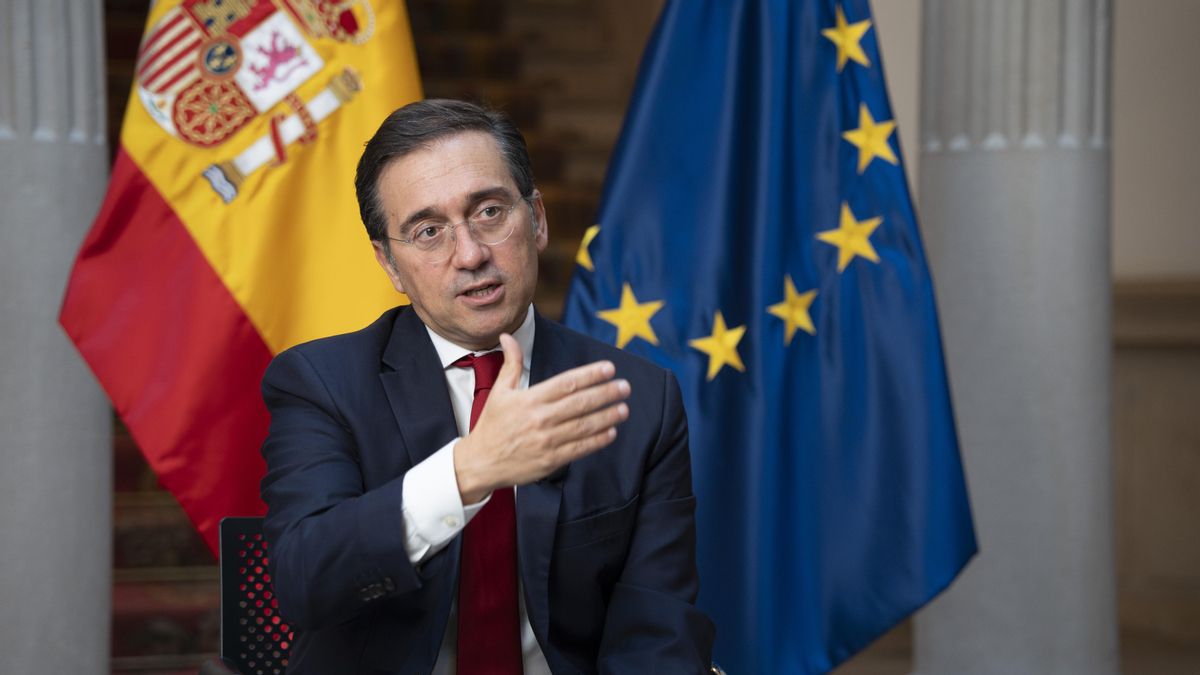 El ministro de Asuntos Exteriores, José Manuel Albares, durante la entrevista en el Palacio de Viana, en Madrid.
