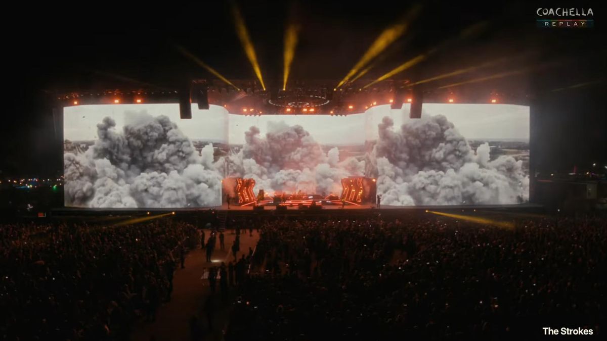 Imágenes de un bombardeo israelí en Gaza durante el concierto de The Strokes