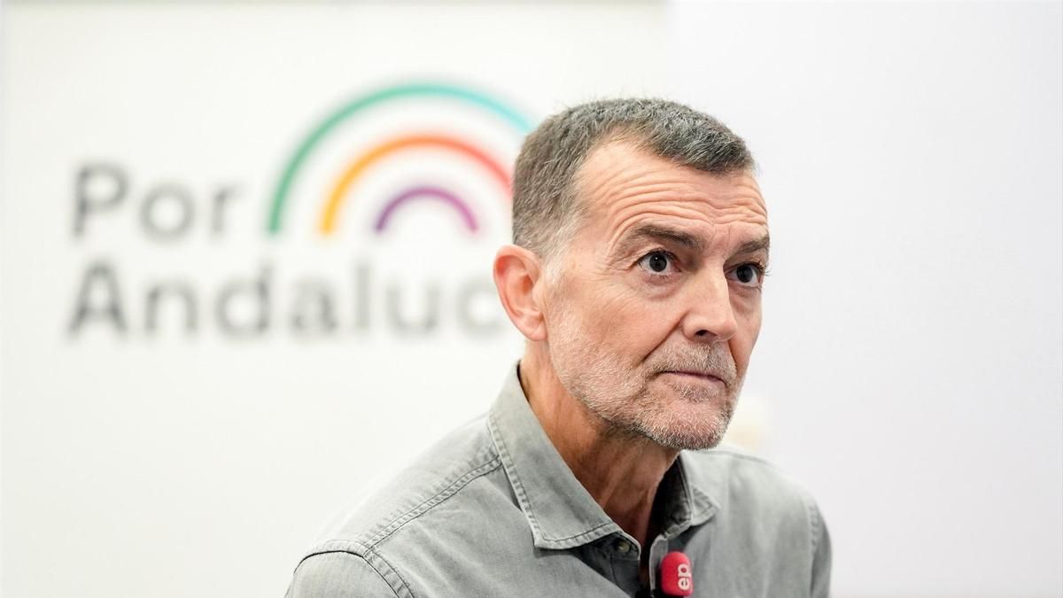El coordinador federal de Izquierda Unida (IU), Antonio Maíllo, durante la entrevista concedida a Europa Press. A 23 de diciembre de 2025, en Sevilla (Andalucía, España).