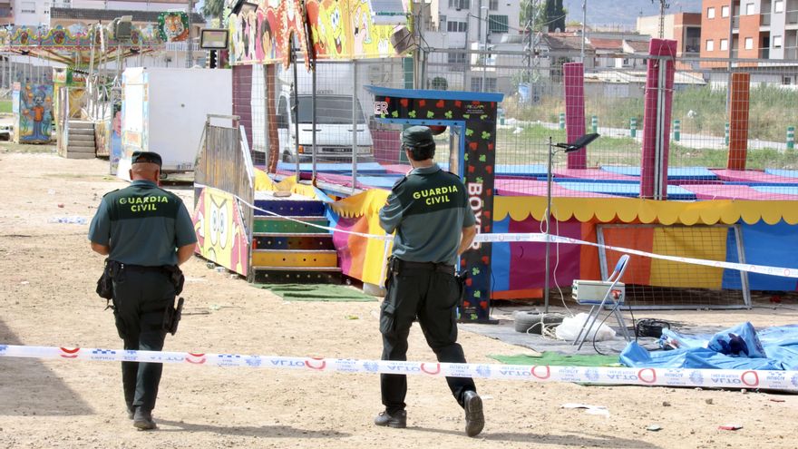 Una cama elástica, la atracción ferial en la que murió electrocutada una niña de 2 años en Murcia