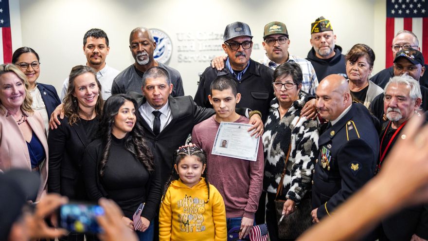 Veteranos obtienen ciudadanía de EEUU tras décadas deportados en México