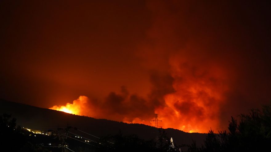 Incendio de Jarilla está "totalmente descontrolado" y en el 70% de él no se puede actuar