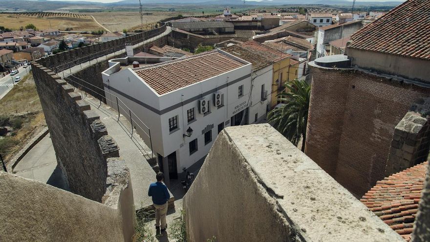El pueblo de Extremadura de apenas 300 habitantes que conserva una muralla musulmana única