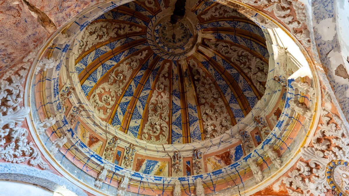 Una de las cúpulas barrocas de la iglesia del pueblo de Cabreriza, en Soria.