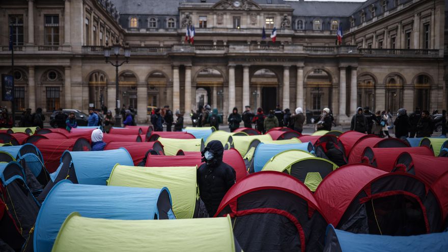 Al menos 200 inmigrantes menores se manifiestan para pedir acogida en Francia