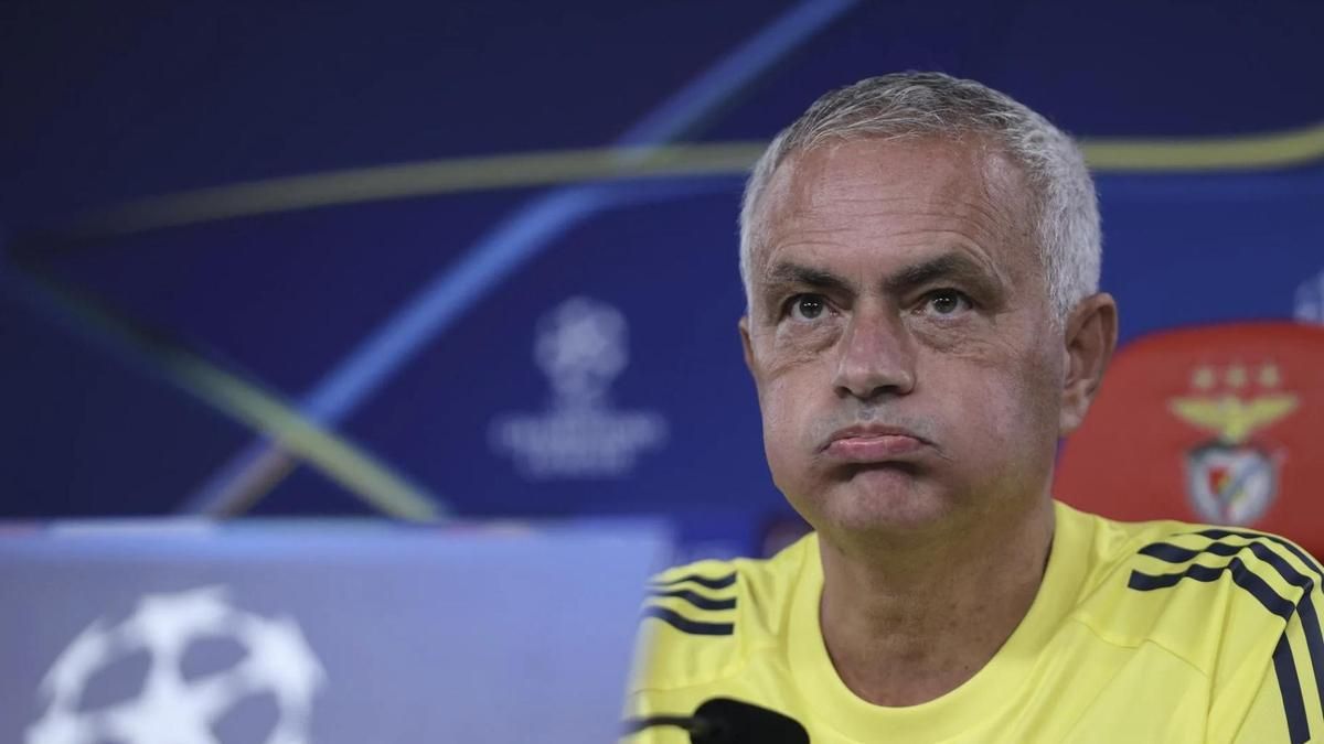 El Real Madrid abre expediente a Asencio y Mourinho advierte que "acumular errores es una cosa diferente"