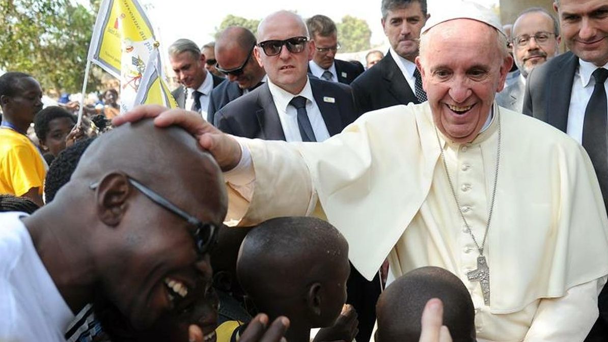 Cincuenta años de viajes papales a África.