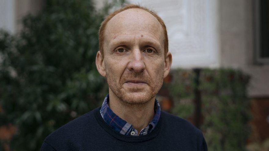 Daniel Gamper, filósofo: "A los gobiernos les interesa que la gente obtenga descargas constantes de dopamina"