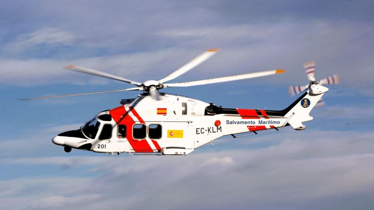 Rescate en el Atlántico: Salvamento evacúa a dos tripulantes de un buque que resultaron heridos a casi 600 kilómetros de Canarias