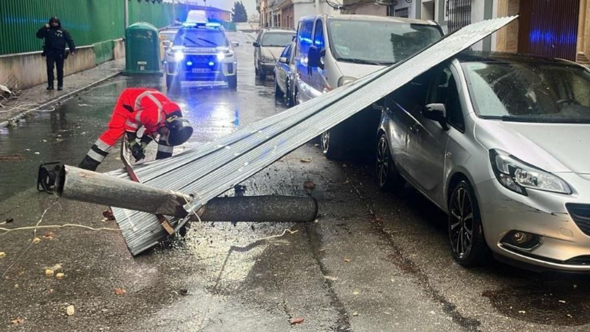 Emergencias gestiona medio centenar de incidencias este lunes en Córdoba