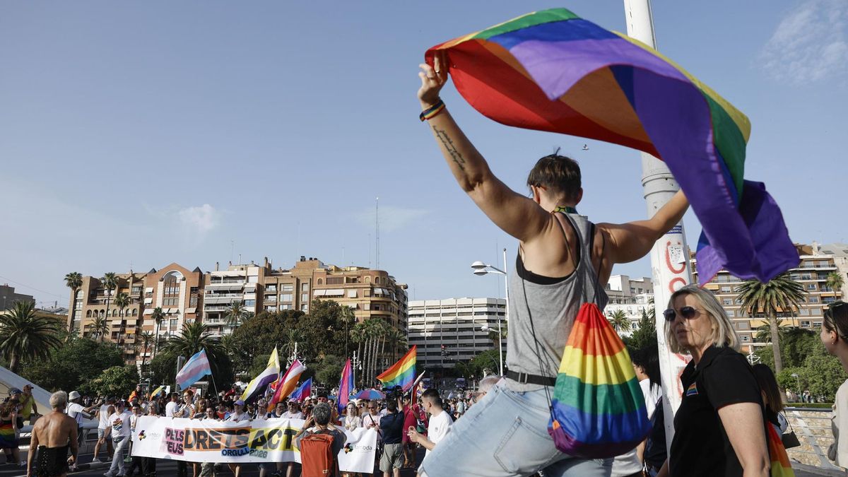 La marcha del orgullo de València llama a "actuar" en defensa de los derechos del colectivo LGTBI