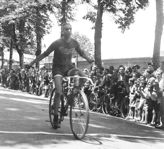 Tras un recorrido de más de 150 kilómetros, la carrera se decidió al esprint, en el que resultó vencedor el madrileño Vicente Carretero