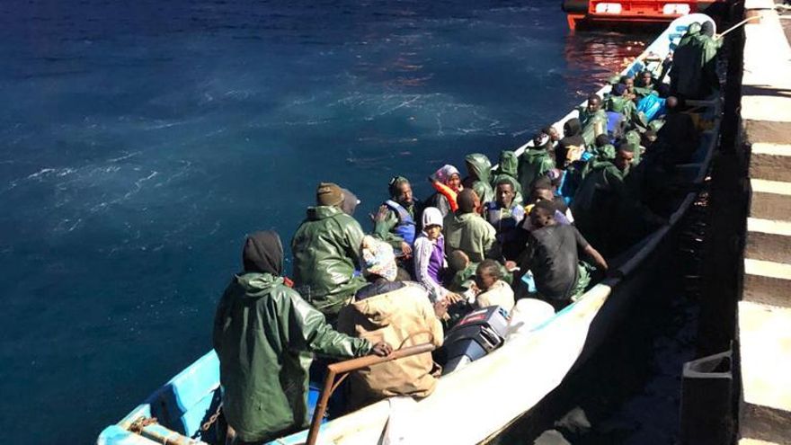 Un cayuco arribado a El Hierro