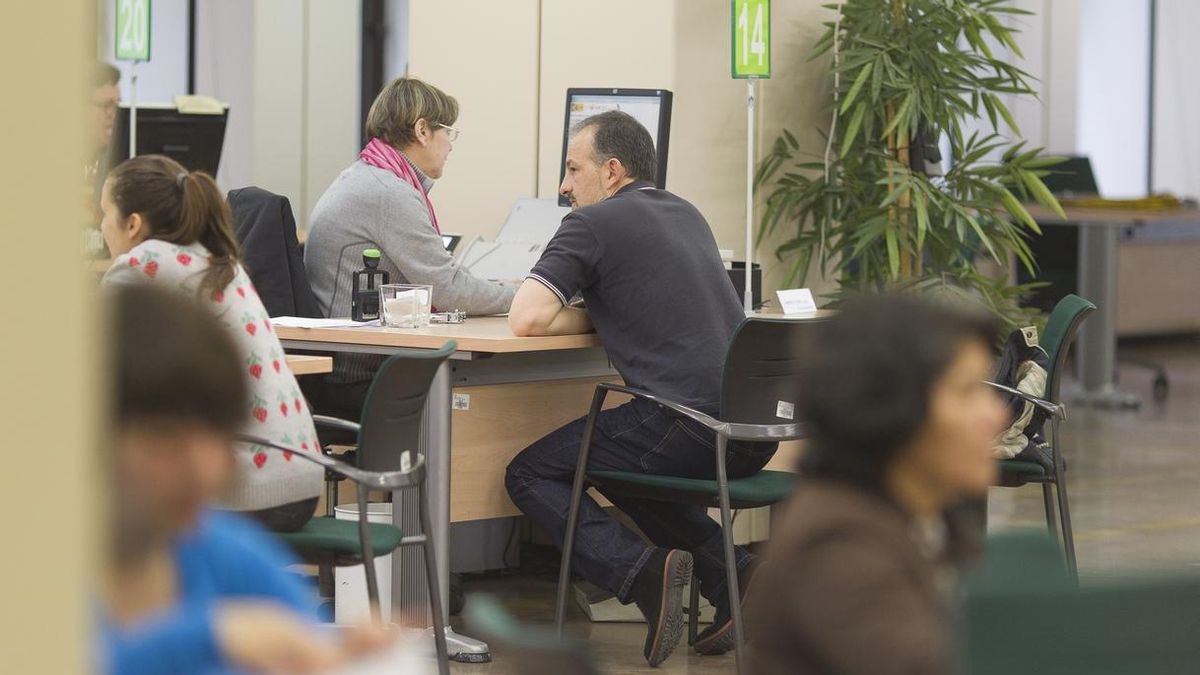 Cantabria lidera la caída del paro en el tercer trimestre, con 7.500 desempleados menos, un -17,7%