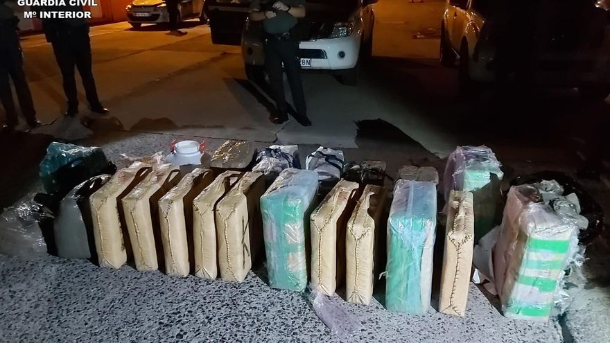 Fardos de droga encontrados en la patera llegada a Lanzarote