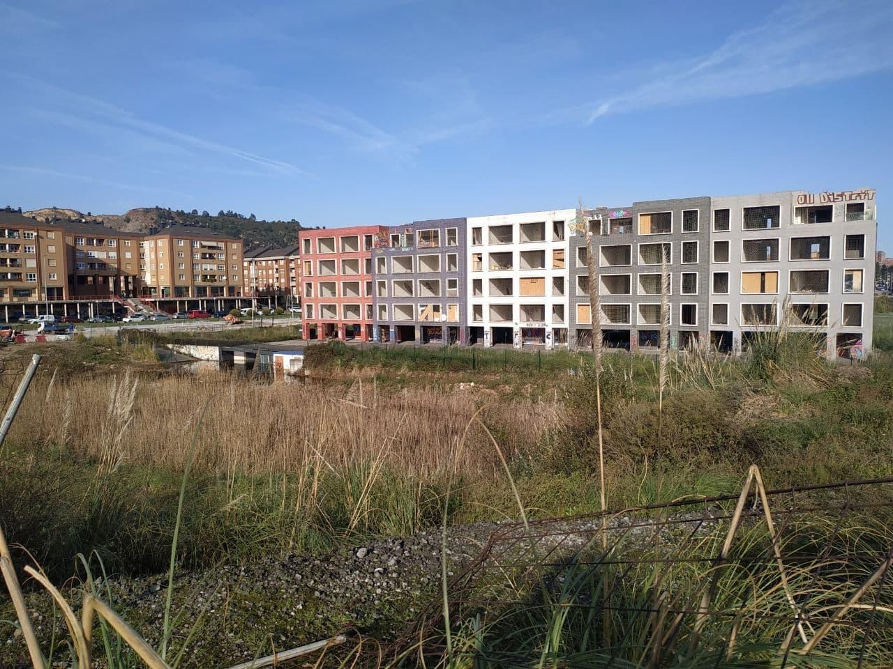 Edificio abandonado conocido como Hotel Albania u Hotel Piojo.