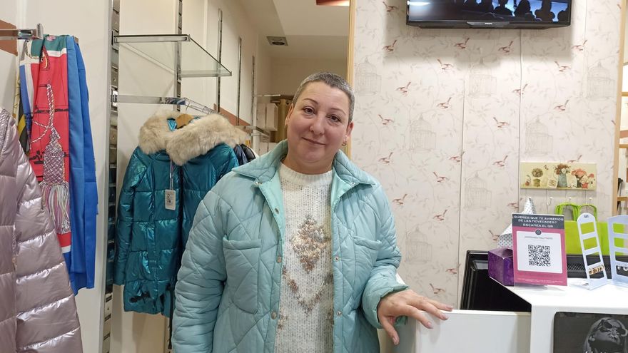 Charo, dependienta de HollyTaste, la última tienda del pasaje.