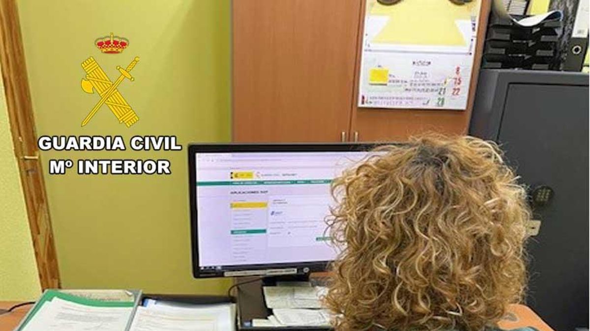 Detienen a un hombre en Alicante por estafar 920 euros a otro en La Bañeza haciéndose pasar por la DGT