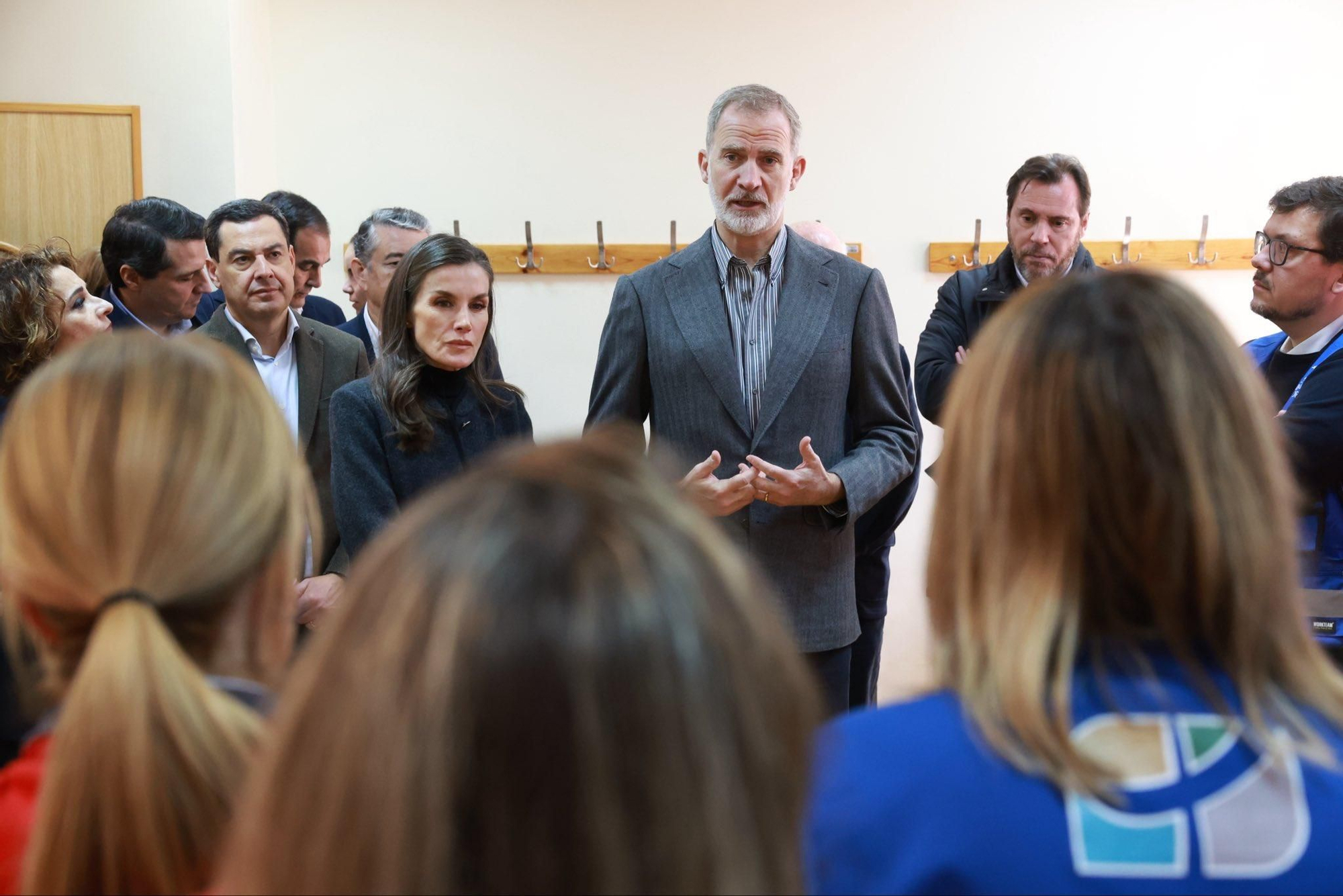 Los Reyes de España visitan a familiares y heridos en la tragedia de Adamuz