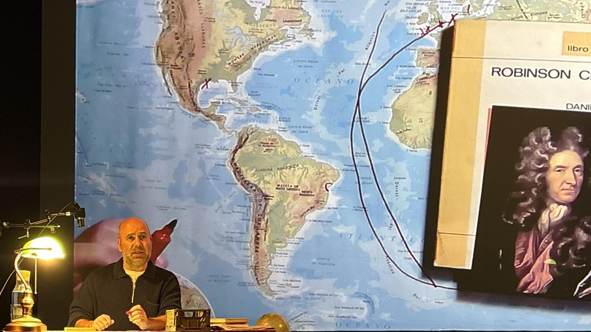 'Es necesario navegar': la travesía escénica y literaria de Javier Peña para cruzar el mar tras los pasos de su padre