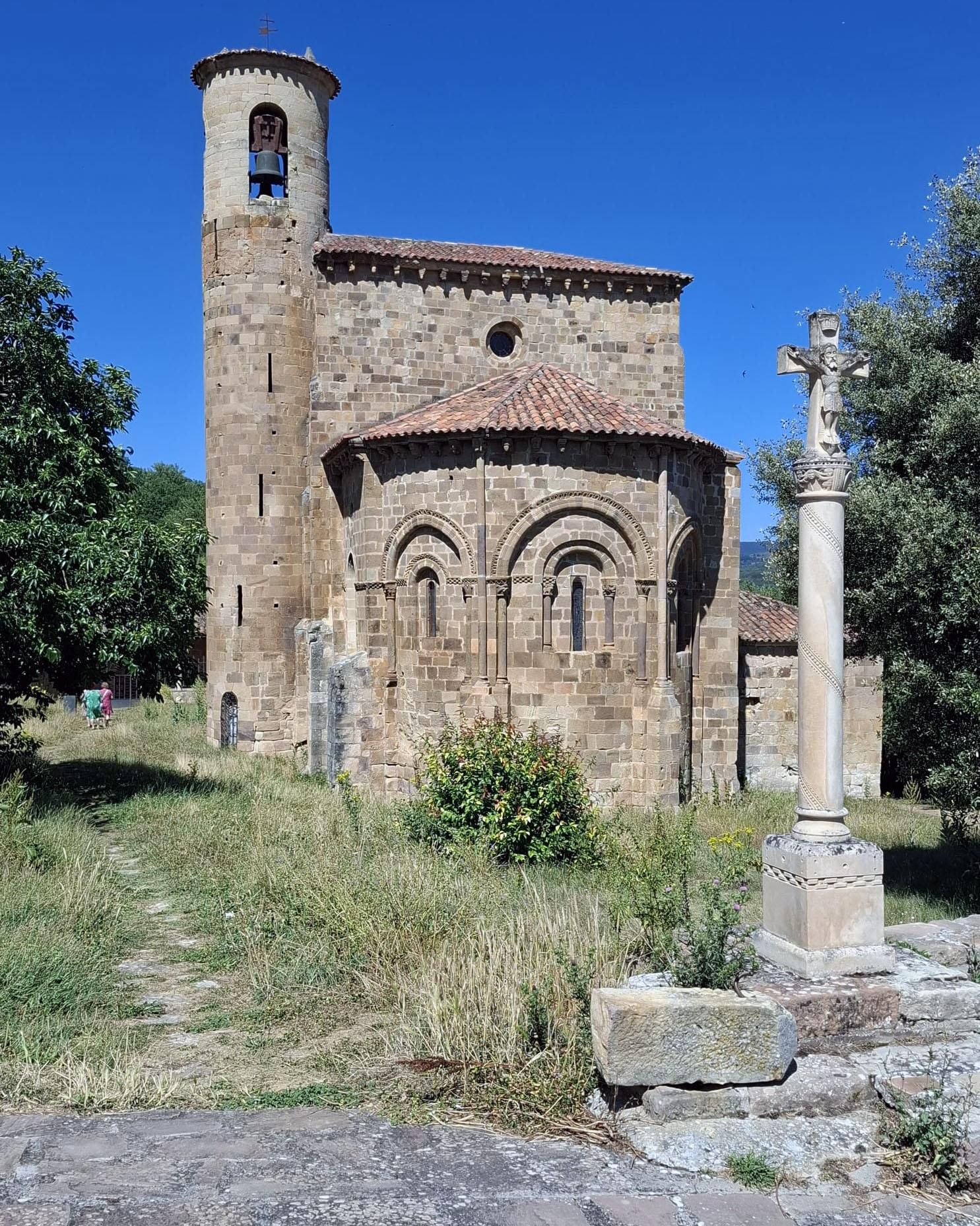 El entorno de San Martín de Elines, repleto de maleza