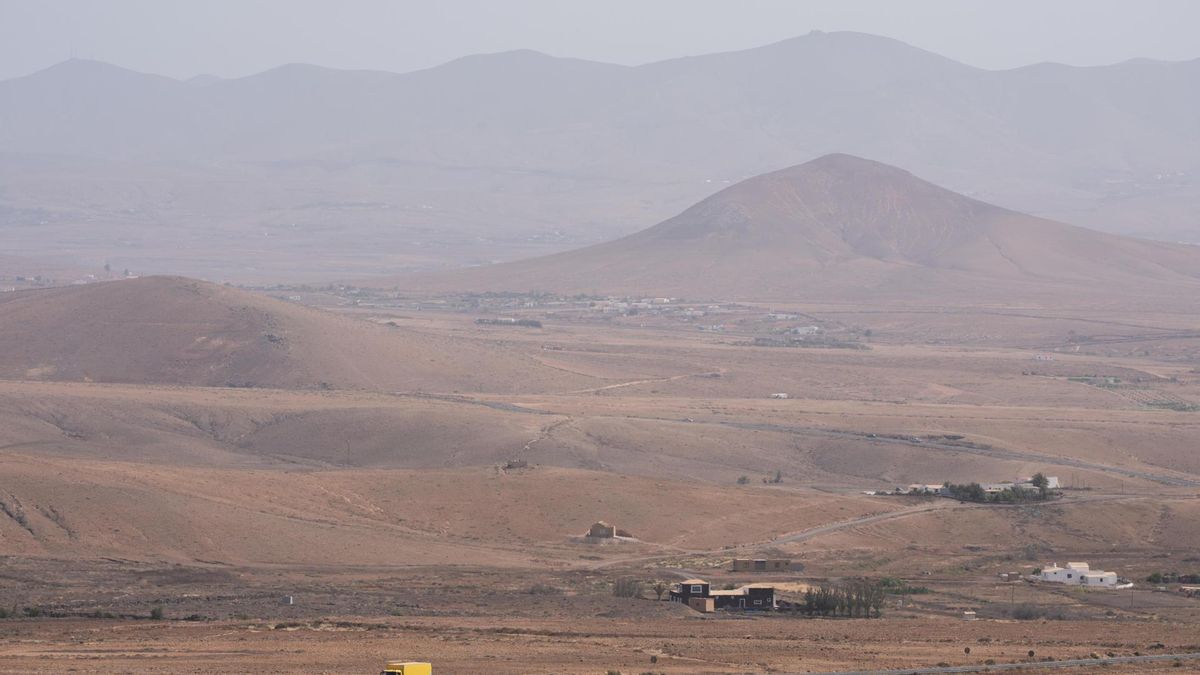 Continúa el calor intenso en Canarias, con un ligera calima y noche tropical este martes