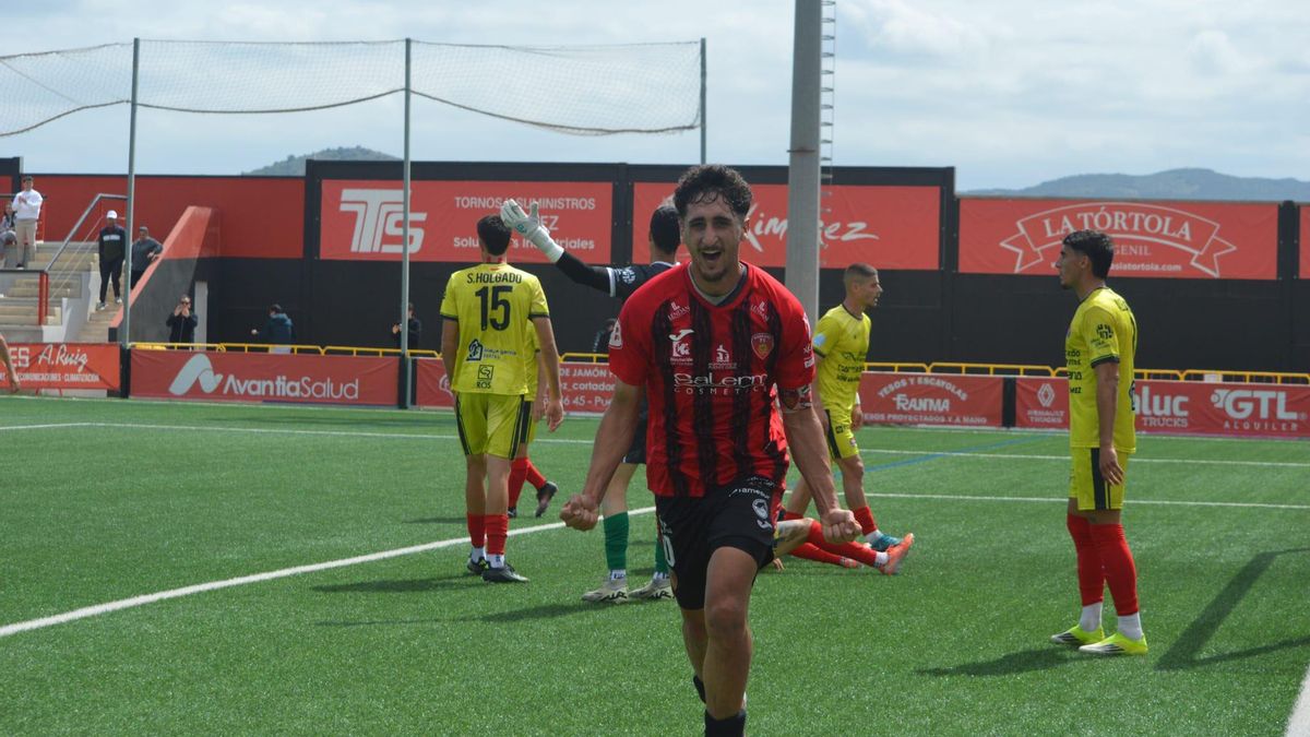 Lance de un partido del Salerm Puente Genil