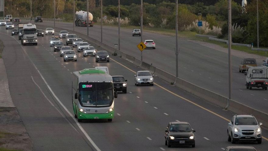 Semana Santa: a pesar de los aumentos de casos por Covid-19, los destinos turísticos están casi con el 100% de ocupación y hay gran movimiento de autos hacia la Costa