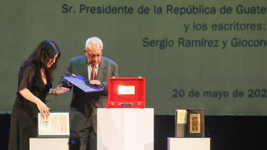 Caja de las Letras del Instituto Cervantes recibe legado del Nobel Miguel Ángel Asturias
