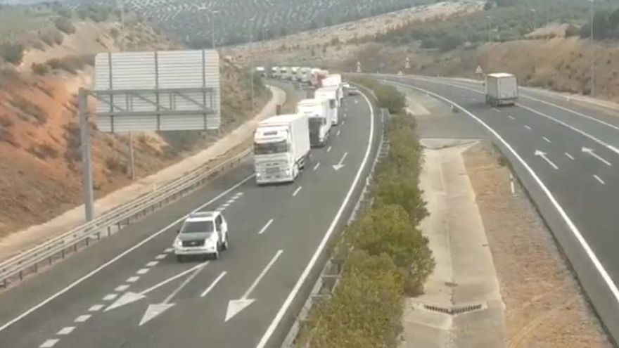 La Guardia Civil escoltó a los camiones de mercancías para evitar los piquetes por el paro de transportistas