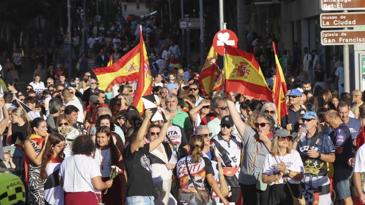 Protestas en las calles de Ceuta contra la crisis migratoria este viernes en la ciudad autónoma.