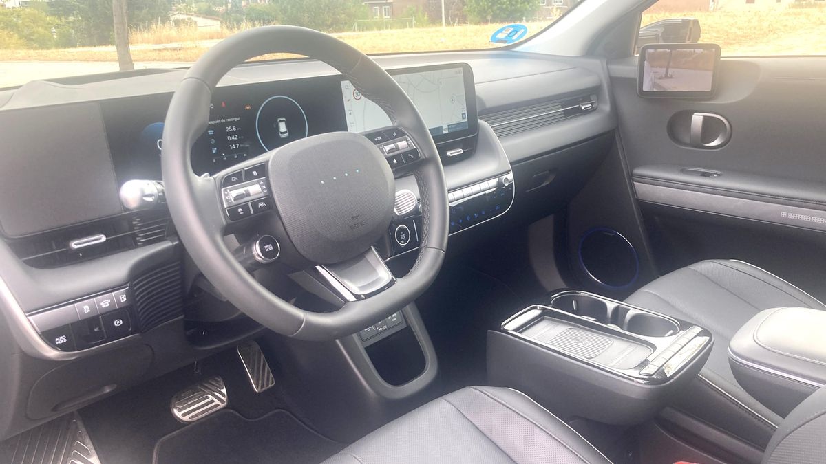 Puesto de conducción del eléctrico de Hyundai.