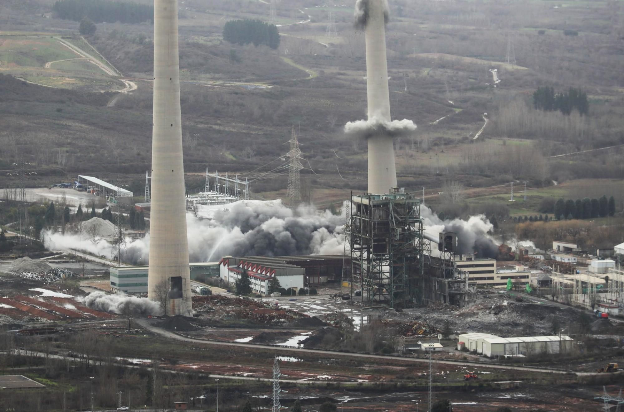 El inicio de la voladura de las torres.