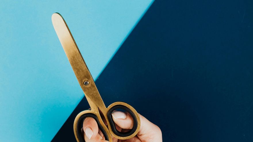 Para esta manualidad necesitaremos, entre otras cosas, goma eva y tijeras