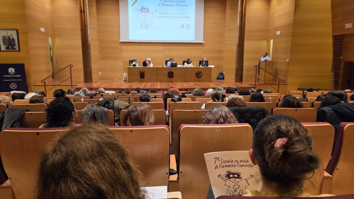 La Escuela Feminista del PCA reivindica en Córdoba "la paz y la defensa" de los servicios públicos
