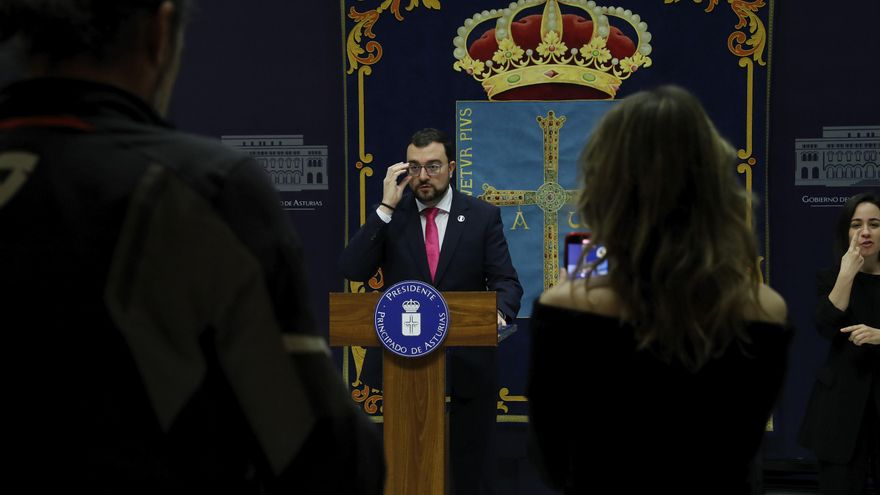 Barbón niega crispación con IU tras los cambios en el Gobierno regional