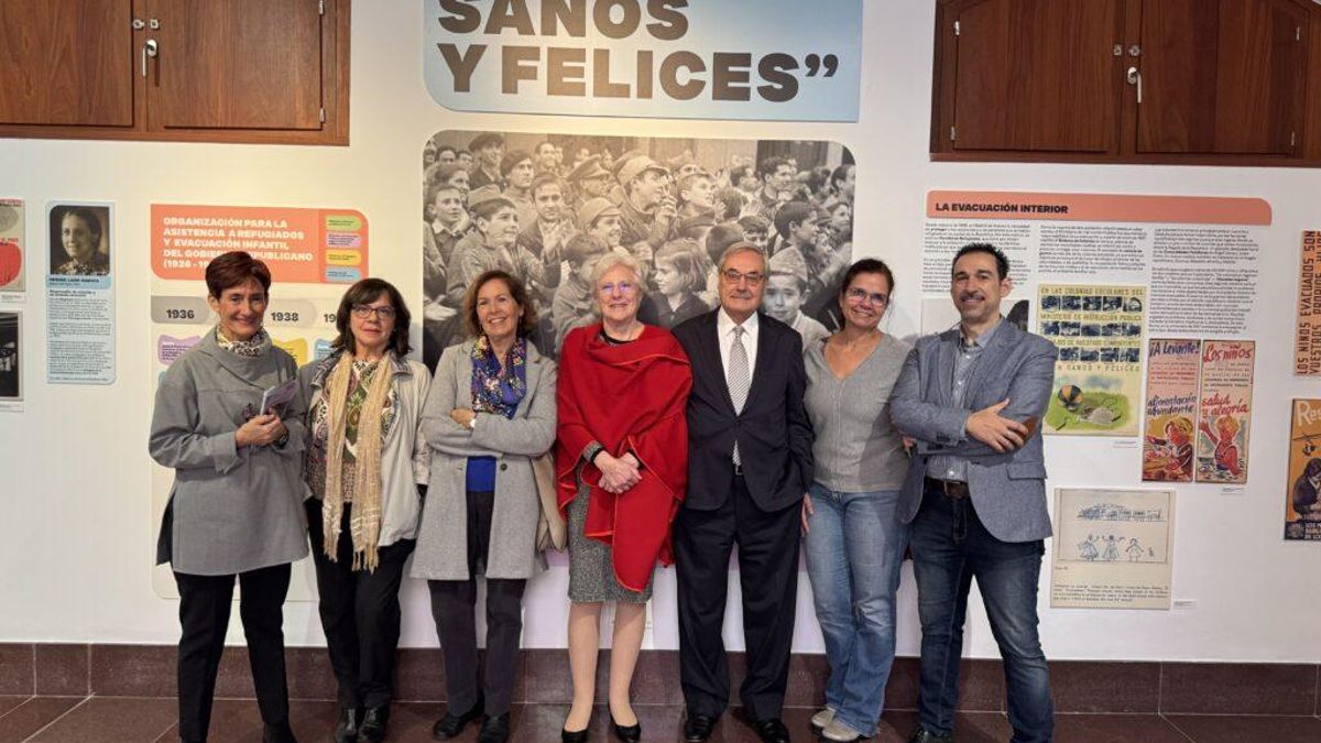 De izq a dcha: Cristina Martín, Candelaria González, Mª Dolores Estevez, Carmen Negrín, José Medina, Ángeles Arencibia y Antonio Almeida.