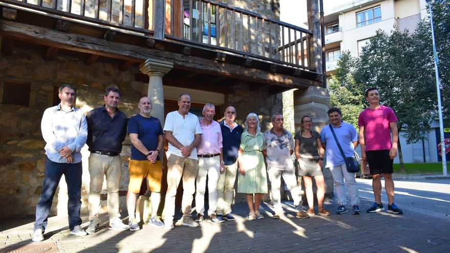 Los once integrantes de la nueva gestora de Usansolo.