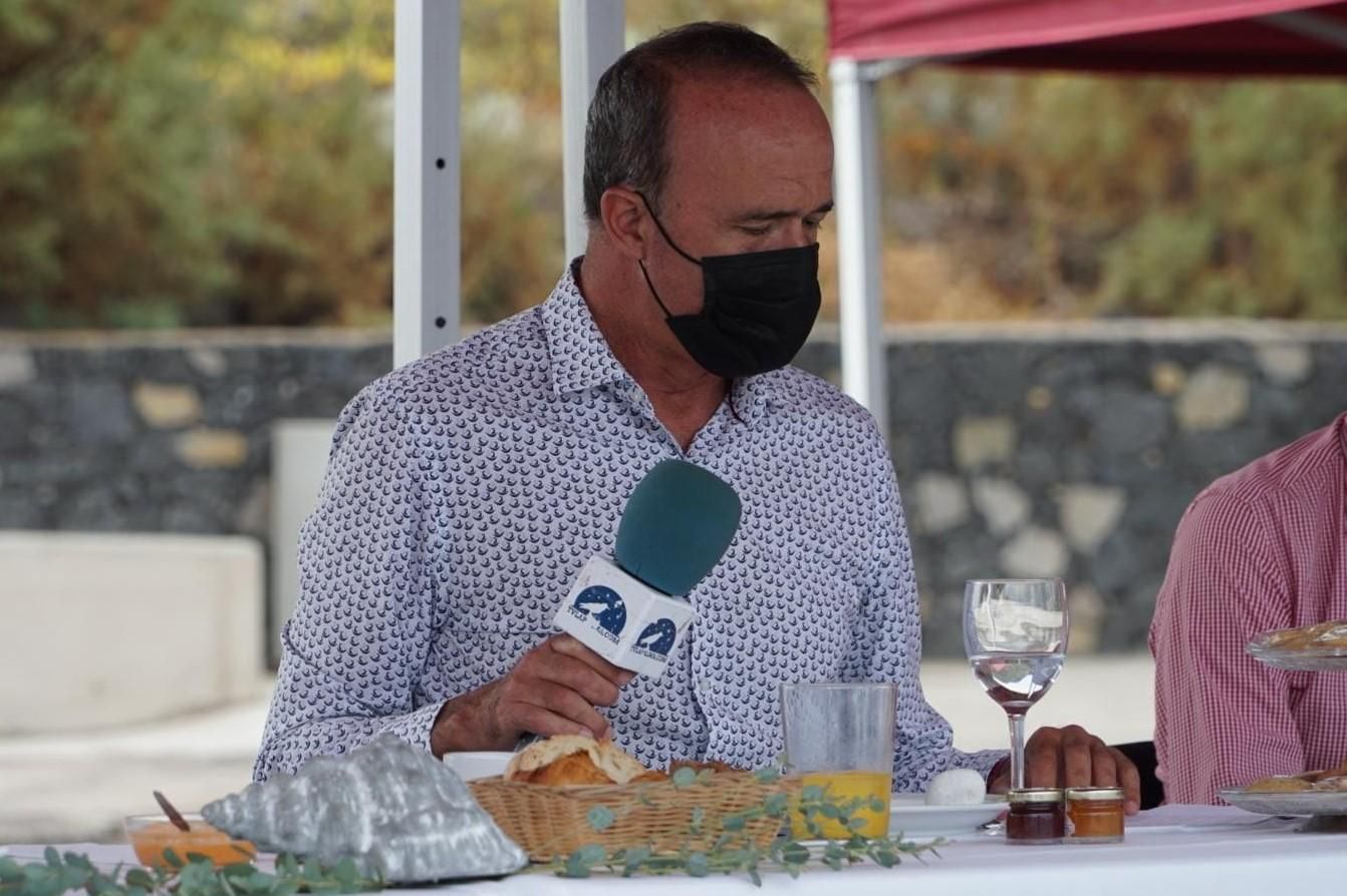 Raúl Camacho durante el desayuno.