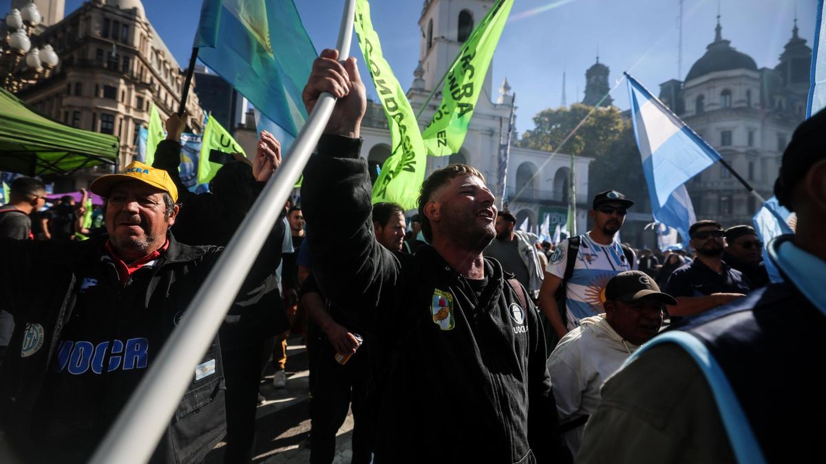 La CGT se movilizó a Plaza de Mayo contra Milei: "No se soporta más el ajuste al pueblo"