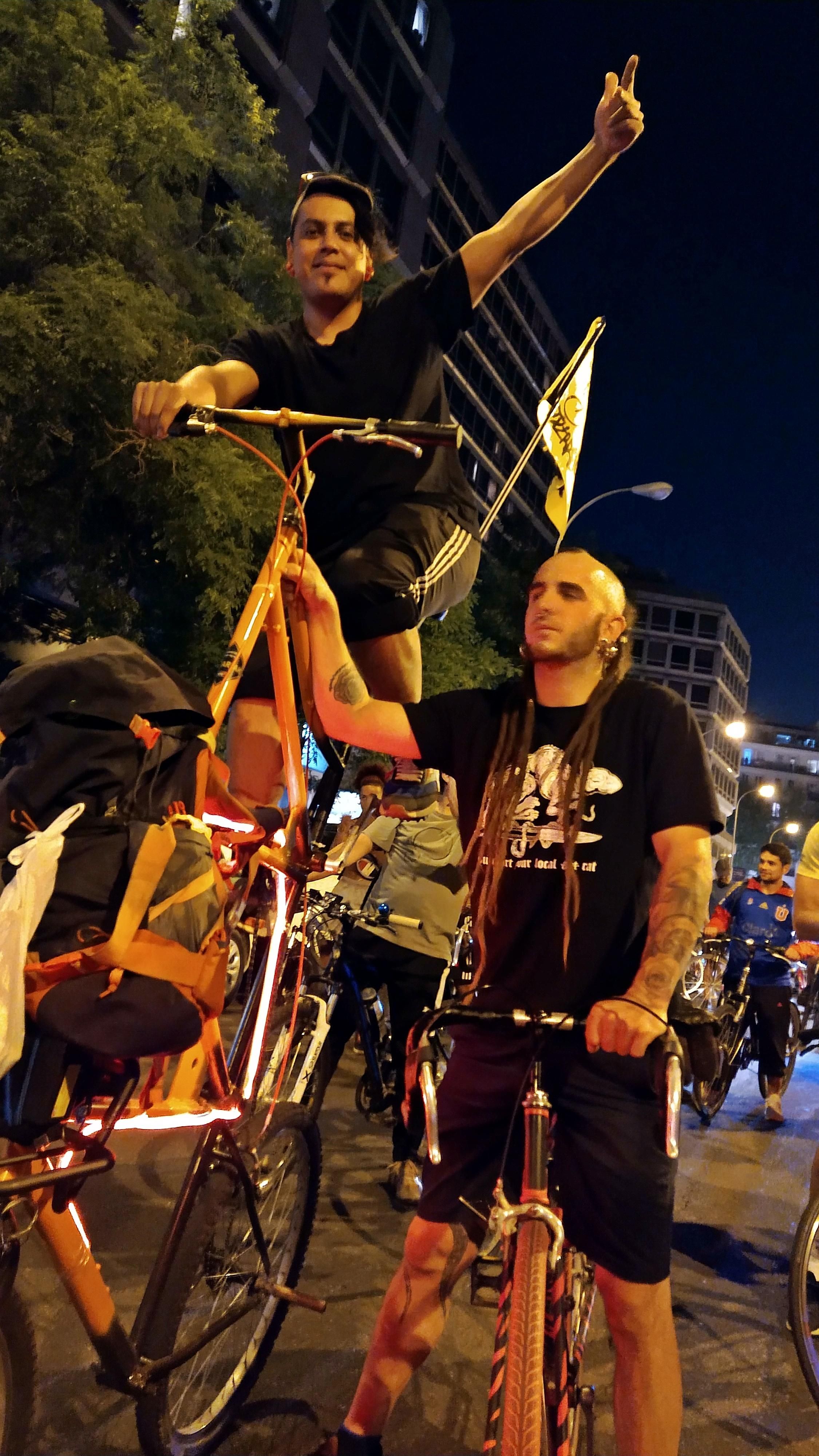 Uno de los ciclistas más elevados presentes en la Bicicrítica