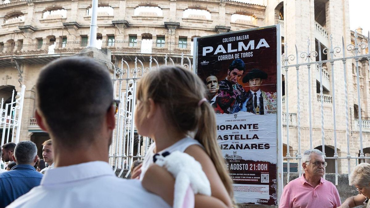 Centenars d’infants tornen a assistir a la tortura de sis bous a la plaça de Palma gràcies al PP i Vox: “És adoctrinament”
