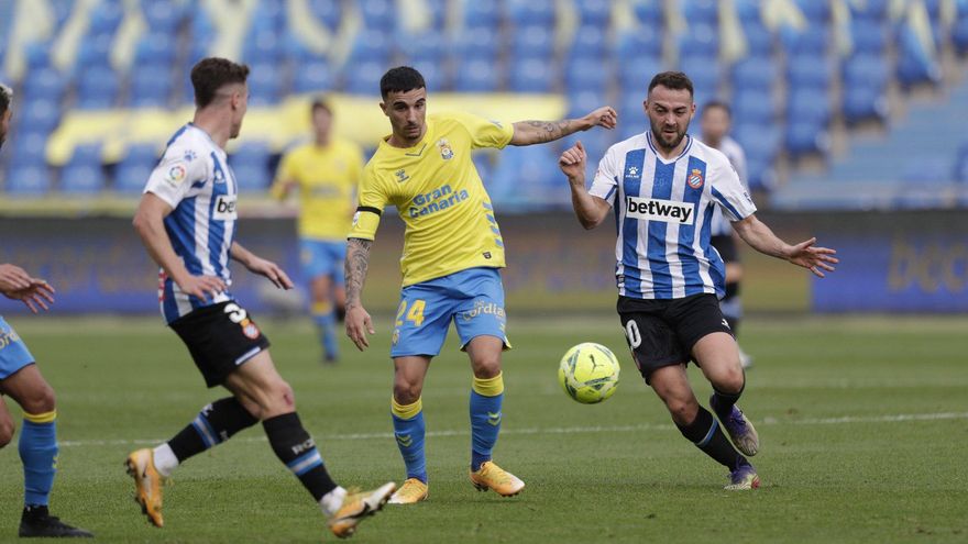 La UD Las Palmas comienza el año tumbando al líder Espanyol