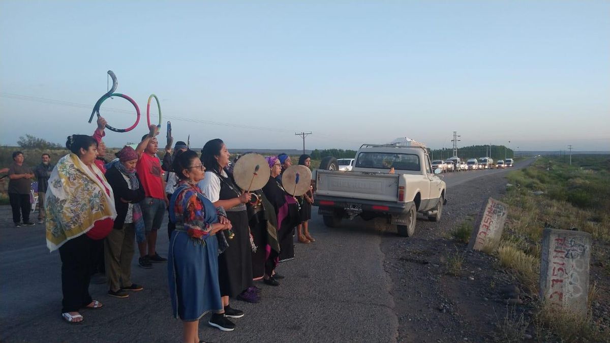 Las mujeres mapuches encabezan una protesta en Vaca Muerta.
