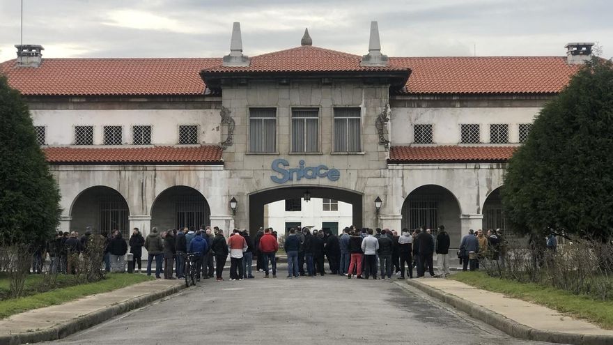 Pequeños accionistas urgen reapertura de Sniace para fabricar celulosa para material sanitario