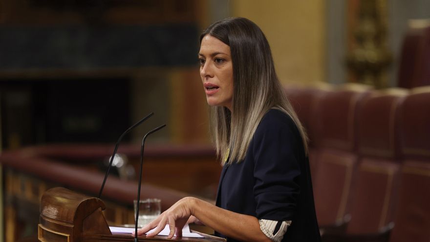 La portavoz de Junts en el Congreso, Míriam Nogueras, interviene en la segunda jornada de la 26 edición del Debate sobre el Estado de la Nación, en el Congreso de los Diputados, a 13 de julio de 2022, en Madrid (España). Tras siete años sin celebrarse ninguno, la Cámara baja acoge durante los días 12, 13 y 14 de julio la vigésima sexta edición del debate sobre el estado de la Nación desde 1983 y el leer más primero que se lleva a cabo con Pedro Sánchez como presidente del Gobierno. Esta edición del debate, también es la primera para Unidas Podemos, Vox y Ciudadanos, ya que en 2015 ninguna formación tenía representación parlamentaria para participar. Durante el debate, el Gobierno expone y hace balance de los resultados de la política que ha llevado a cabo, la oposición comparece para fijar sus posturas y se votan las propuestas de resolución formuladas por las demás formaciones. Entre los temas que se discutirán está la reforma laboral, el plan nacional de respuesta a las consecuencias económicas de la guerra en Ucrania, los últimos presupuestos generales del Estado aprobados, las políticas de recuperación tras la erupción del volcán en la isla de La Palma, los fondos europeos Next Generation, la excepción ibérica al gas, España como anfitriona en la cumbre de la OTAN y la presidencia del Consejo de la Unión Europea en el segundo semestre de 2023.