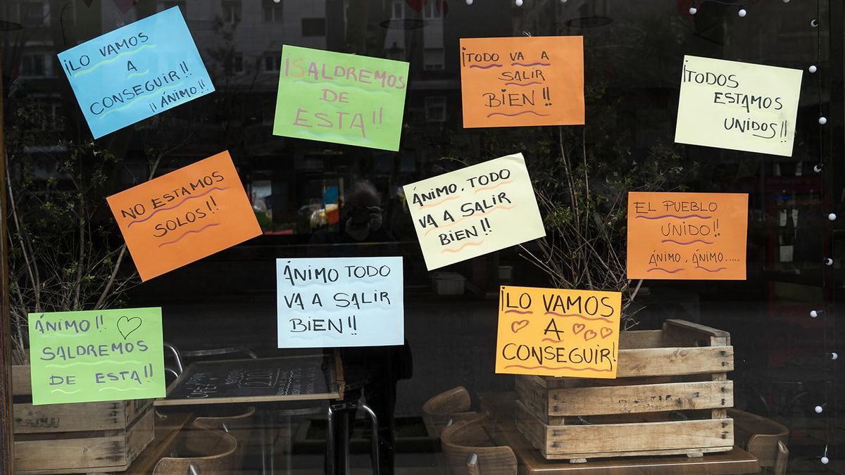 Mensajes positivos frente al estado de alarma y la cuarentena de todo el país. | JOAQUÍN GÓMEZ SASTRE