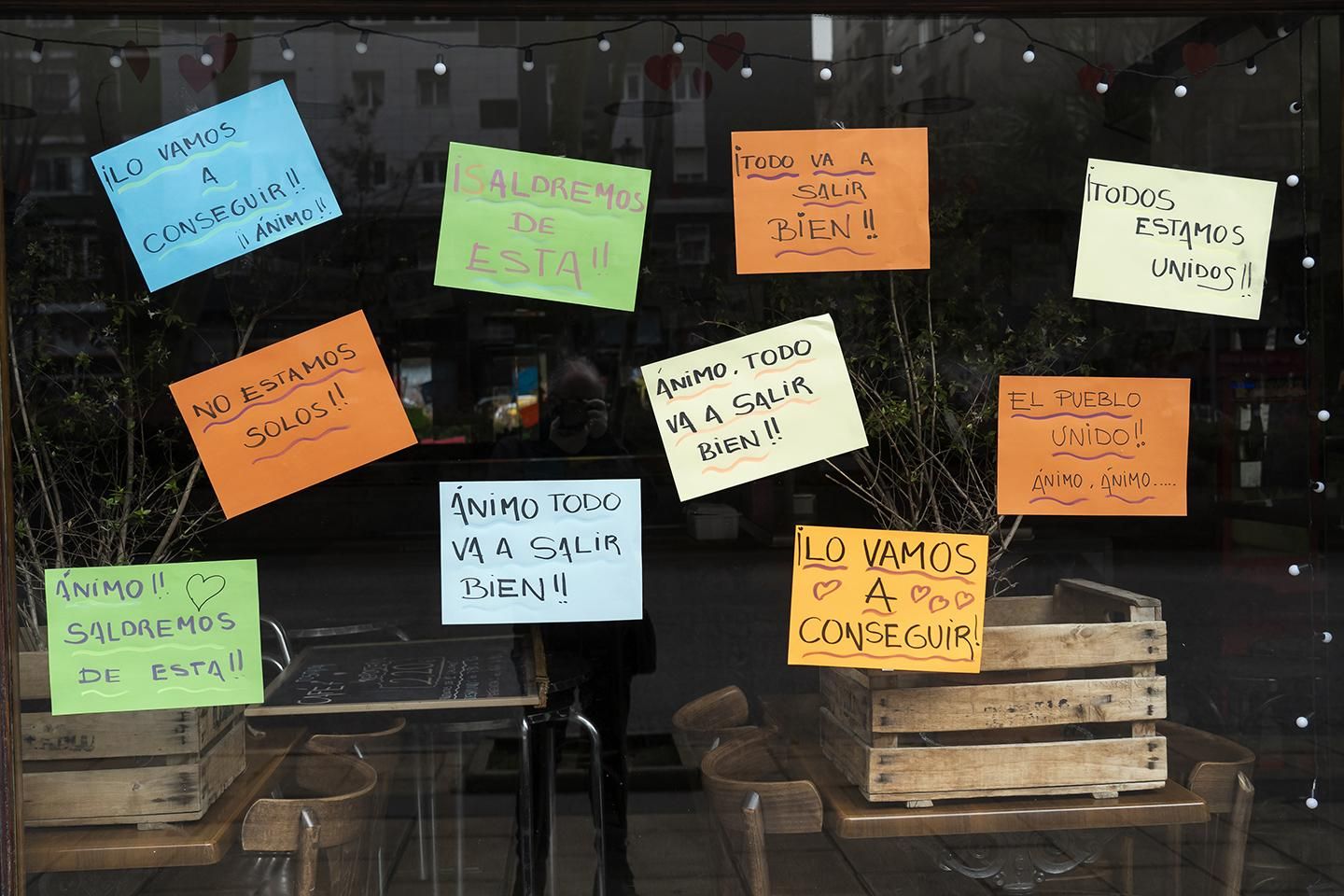 Mensajes positivos frente al estado de alarma y la cuarentena de todo el país. | JOAQUÍN GÓMEZ SASTRE