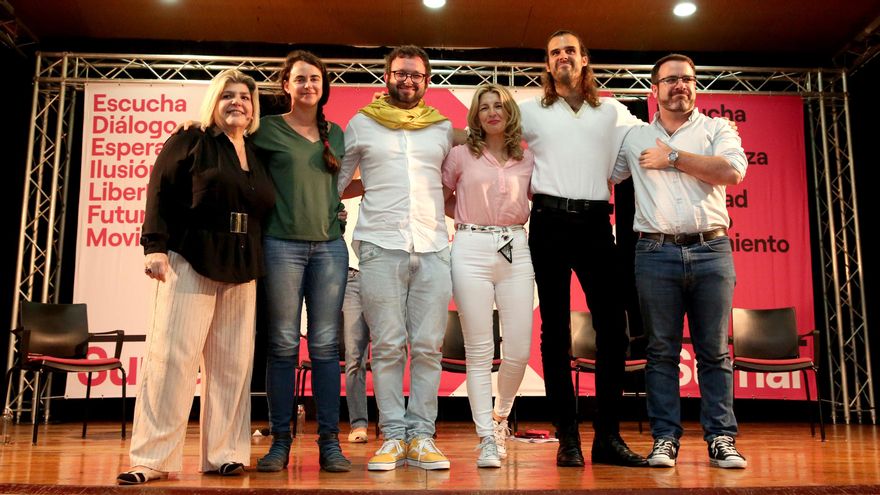 Yolanda Díaz, en el acto de Sumar en Gran Canaria, junto a Aceysele Chacón, Mayte Martín,Txema Santana, Alberto González, Daniel Castillo.