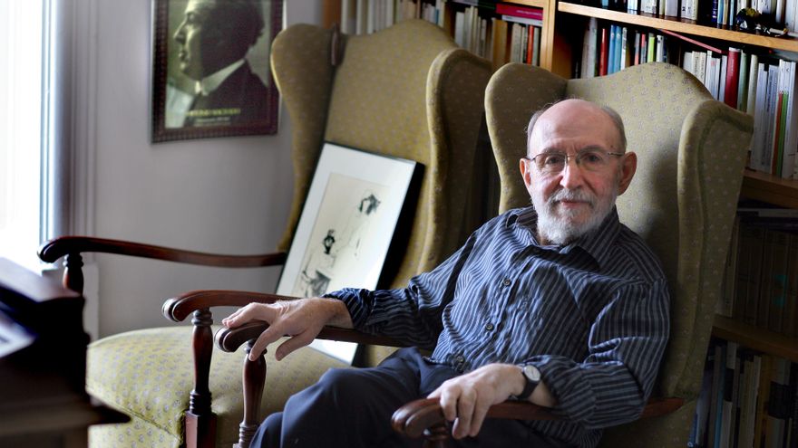 “La vida sense la poesia seria més pobra, més dura, i a la nostra vida li faltaria el consol que és la poesia, que és tot art”.